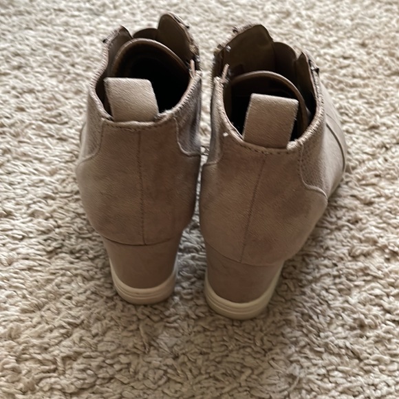 A New Day Shoes, Size 7 1/2 - Picture 4 of 4